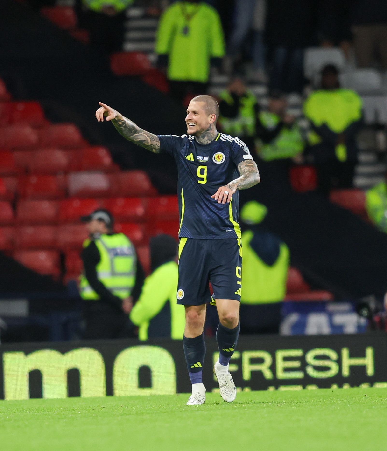 芬兰队惨败希腊，无缘晋级欧洲杯决赛阶段的简单介绍