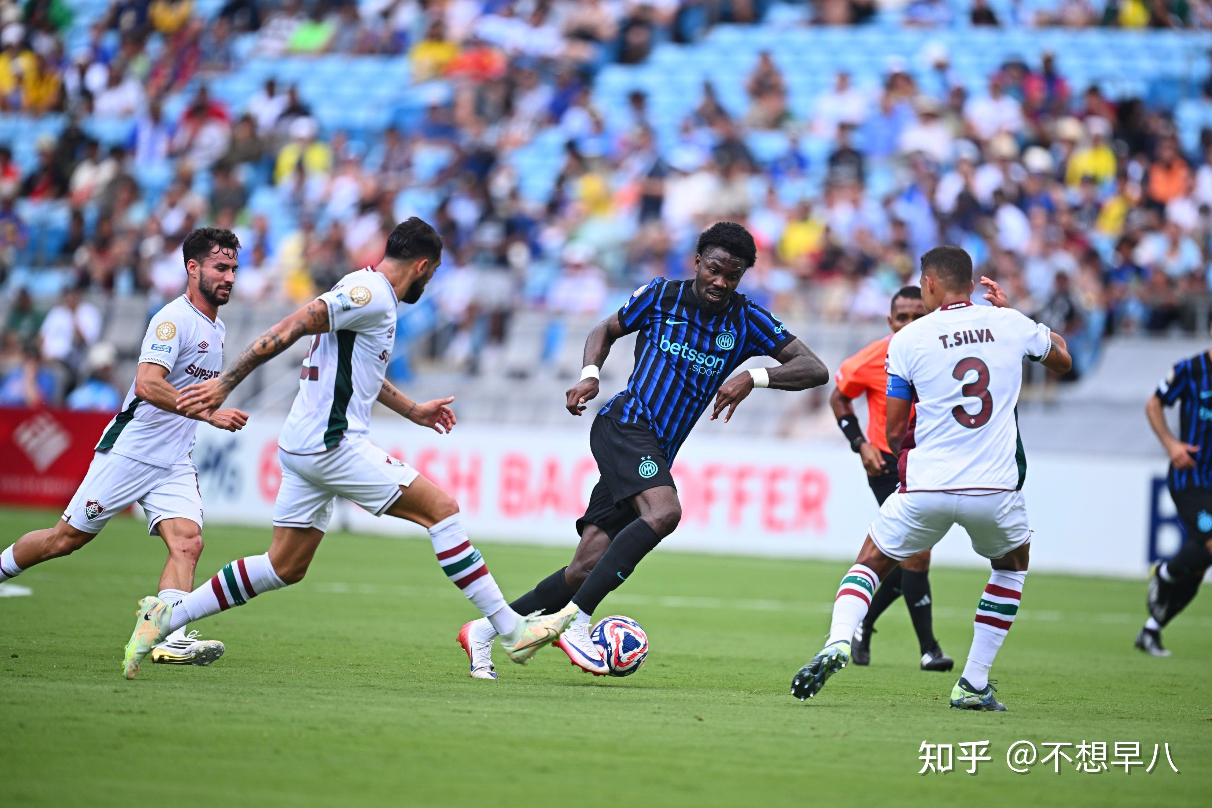 壹号娱乐APP-包含利物浦客场不敌莱斯特城，欧冠前景变得黯淡的词条